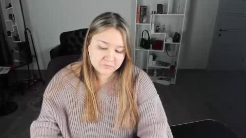 Snapshot of rochelelin chatting on October 24, 12:56 pm She knows online show from October 24, 12:56 pm