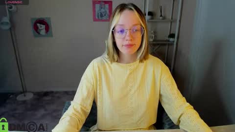 Snapshot of rockett_bunny chatting on October 9, 1:54 am Rockett online show from October 9, 1:54 am