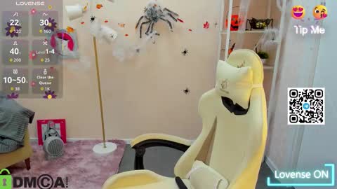 Snapshot of rockett_bunny chatting on October 23, 1:22 am Rockett online show from October 23, 1:22 am