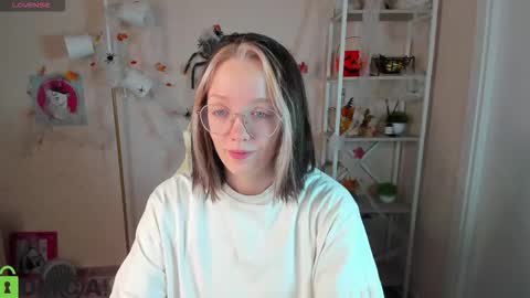 Snapshot of rockett_bunny chatting on October 27, 1:01 am Rockett online show from October 27, 1:01 am