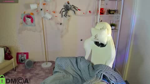 Snapshot of rockett_bunny chatting on October 28, 1:11 am Rockett online show from October 28, 1:11 am