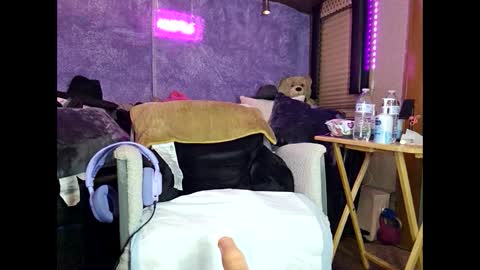 Snapshot of roknblaze chatting on September 18, 2:32 am Rok-N-Blaze online show from September 18, 2:32 am