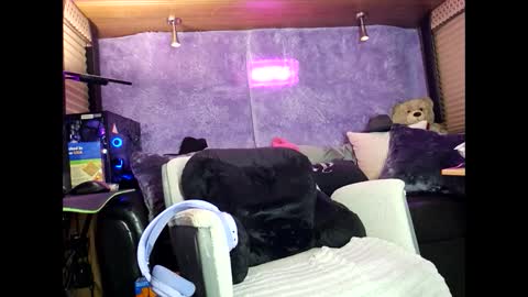 Snapshot of roknblaze chatting on September 23, 2:21 am Rok-N-Blaze online show from September 23, 2:21 am