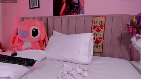 Snapshot of rolyloren chatting on February 15, 8:45 pm Marcela online show from February 15, 8:45 pm