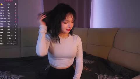 Snapshot of romainerudoy chatting on October 5, 9:25 am Yupi online show from October 5, 9:25 am