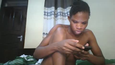 Snapshot of romantic2u4 chatting on October 26, 3:02 am Emma online show from October 26, 3:02 am