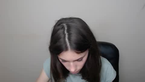 Snapshot of rosalais_ chatting on October 9, 8:07 am Rose online show from October 9, 8:07 am