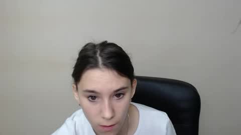 Snapshot of rosalais_ chatting on September 19, 6:45 am Rose online show from September 19, 6:45 am