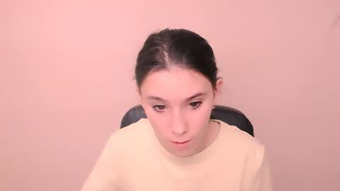 Snapshot of rosalais_ chatting on October 29, 7:45 am Rose online show from October 29, 7:45 am