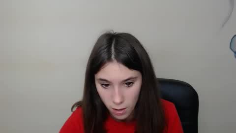 Snapshot of rosalais_ chatting on October 7, 6:51 am Rose online show from October 7, 6:51 am