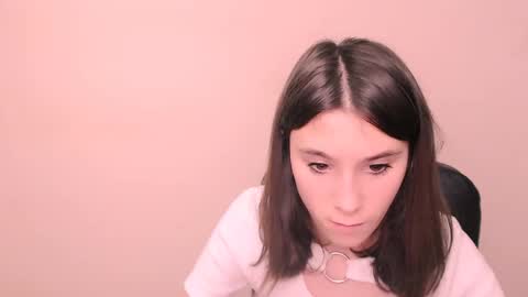 Snapshot of rosalais_ chatting on October 31, 8:07 am Rose online show from October 31, 8:07 am