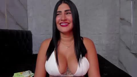 Snapshot of rosalia_04 chatting on October 15, 7:27 pm ROSALIA insta rosalia 10hoot online show from October 15, 7:27 pm