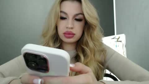 Snapshot of rosaline_ly chatting on September 14, 2:59 pm Rosalina online show from September 14, 2:59 pm