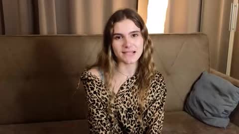 Kylie online show from November 25, 3:25 pm