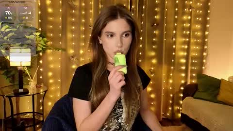 Kylie online show from March 23, 5:19 pm