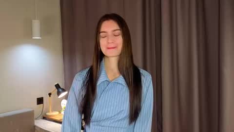 Snapshot of rosamunoz chatting on October 20, 5:32 am Hi im Monica its my 1st day here online show from October 20, 5:32 am
