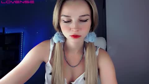 rose__luck online show from September 10, 5:35 pm