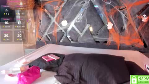 Snapshot of rose_evans__ chatting on October 30, 5:43 am Rose online show from October 30, 5:43 am