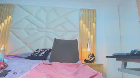 Snapshot of rose_nichols chatting on November 2, 4:16 am online show from November 2, 4:16 am