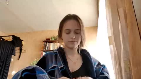 Sophie online show from December 4, 1:41 am