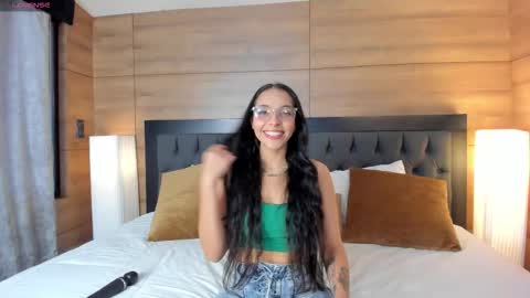 roseaurora online show from March 5, 1:07 pm