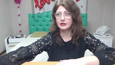 RoseHille online show from April 14, 6:08 pm