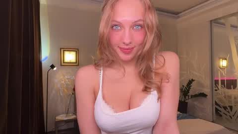 Roselyn  online show from April 10, 4:57 pm
