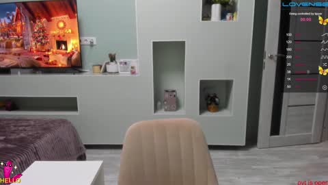 Snapshot of rosepage chatting on December 27, 11:42 pm Julia online show from December 27, 11:42 pm