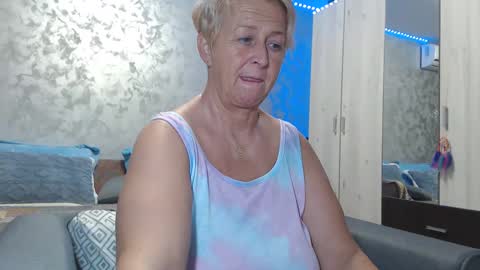 Lovepinklilly online show from December 30, 5:13 pm