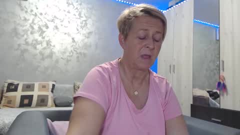 Lovepinklilly online show from December 15, 3:42 pm