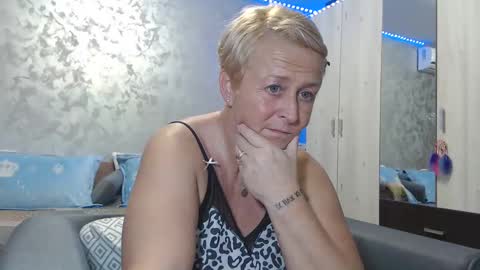 Lovepinklilly online show from December 28, 6:50 pm