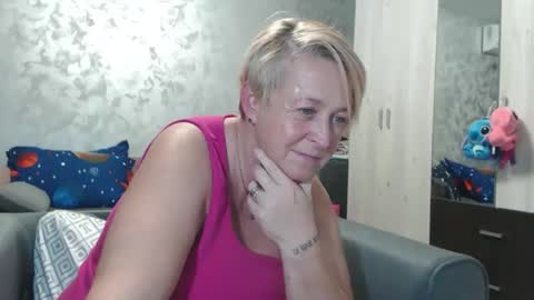 Lovepinklilly online show from October 5, 5:29 pm