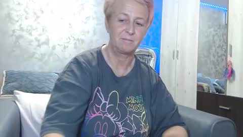 Lovepinklilly online show from January 3, 6:14 pm