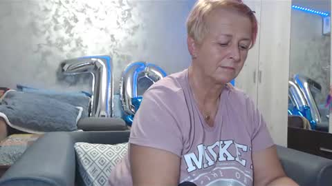 Lovepinklilly online show from December 31, 6:35 pm