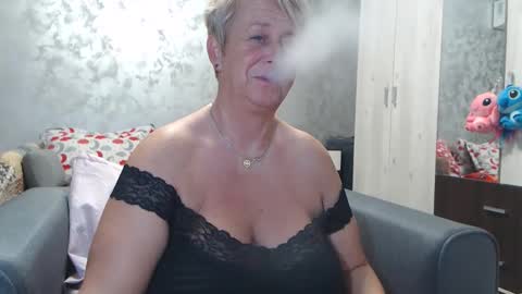 Lovepinklilly online show from November 8, 7:52 pm