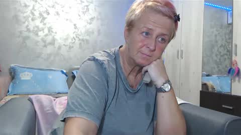 Lovepinklilly online show from January 4, 7:34 pm