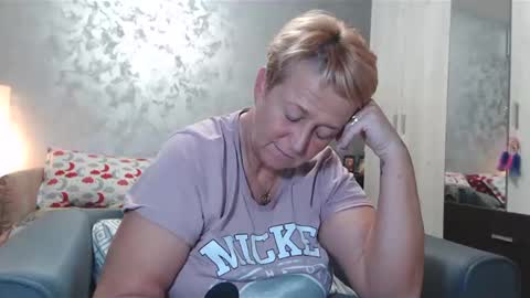 Lovepinklilly online show from January 28, 6:28 pm
