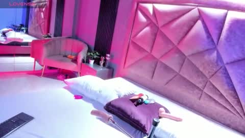 Snapshot of rosetemple chatting on October 7, 6:18 am Rose online show from October 7, 6:18 am