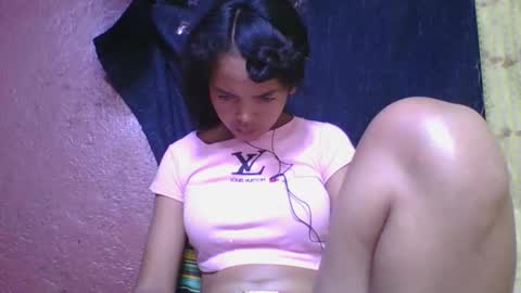 Snapshot of rosia685234 chatting on October 31, 9:02 am rosia685234 online show from October 31, 9:02 am