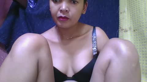 Snapshot of rosia685234 chatting on October 15, 8:17 am rosia685234 online show from October 15, 8:17 am