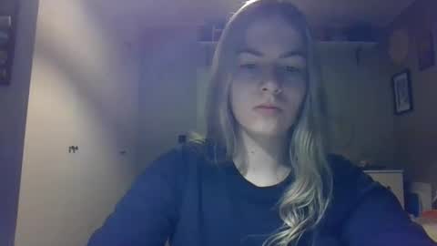 Snapshot of rosie_june chatting on December 18, 7:58 am Rosie online show from December 18, 7:58 am