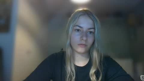 Snapshot of rosie_june chatting on February 3, 8:02 am Rosie online show from February 3, 8:02 am