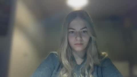 Snapshot of rosie_june chatting on December 23, 8:00 am Rosie online show from December 23, 8:00 am