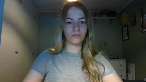 Snapshot of rosie_june chatting on September 15, 6:43 am Rosie online show from September 15, 6:43 am