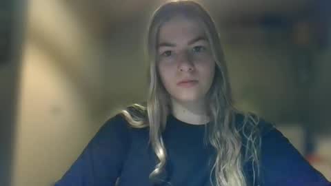 Snapshot of rosie_june chatting on December 19, 7:51 am Rosie online show from December 19, 7:51 am