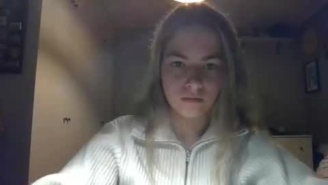 Snapshot of rosie_june chatting on December 3, 7:52 am Rosie online show from December 3, 7:52 am
