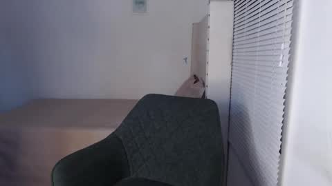 rosiehw online show from November 6, 4:40 am