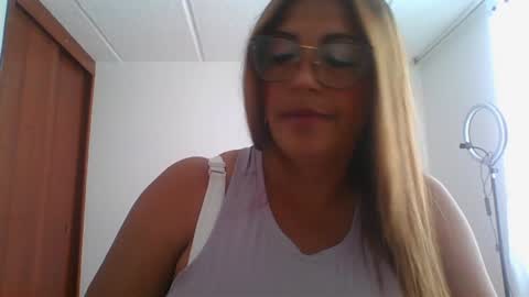 Snapshot of rossanalionheart chatting on December 21, 12:49 pm Rossana online show from December 21, 12:49 pm