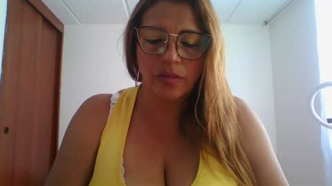 Snapshot of rossanalionheart chatting on December 22, 12:38 pm Rossana online show from December 22, 12:38 pm
