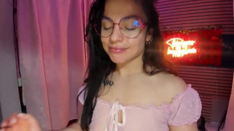 Snapshot of rosse_25 chatting on October 8, 7:07 pm Would you like to help me with supplementation and sports suits so I can compete in powerlifting online show from October 8, 7:07 pm